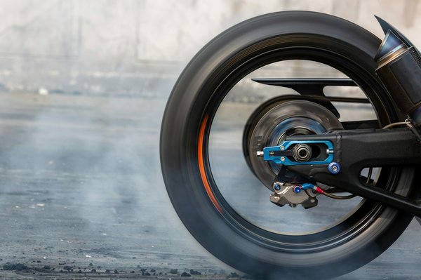 Ce qu'il faut savoir sur l'état des pneus de moto