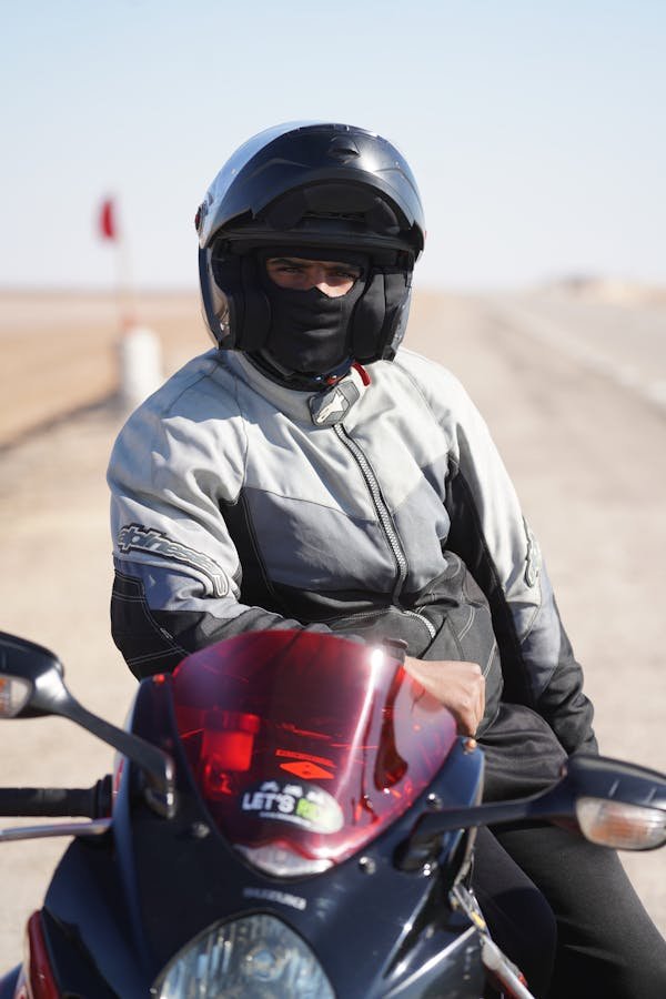Cagoule moto : le compagnon idéal pour vos aventures sur route